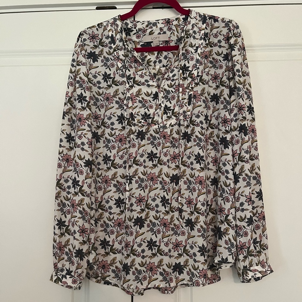 LOFT - Floral blouse. EUC. Size M.